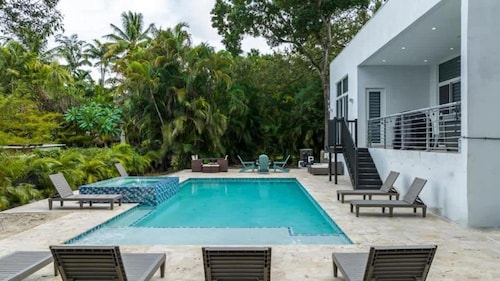 Villa Azul Luxe Retreat Heated Pool 