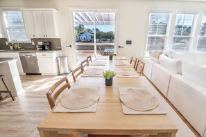 Interior - Waterfront Views, Peloton & Office Near Charleston (Hanahan)