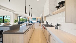 Fridge, microwave, oven, stovetop - 2 Luxury Homes-Pools-Waterslides-14BR Sleeps 38 (Sarasota)