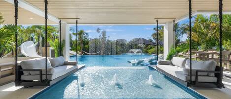 Piscine extérieure, piscine chauffée