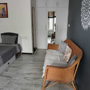 Room - Cozy 3-bedroom house in Delta I (Brahmpur Rajraula Urf Nawada)