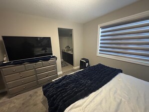 Unclassified image, 4 of 13, button - 15 minutes from YYC Airport and 25 minutes from Downtown 3 Bedroom duplex (Calgary)