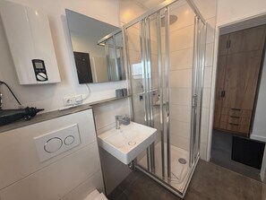 Sèche-cheveux, serviettes fournies