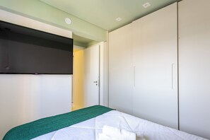 Căn hộ tiện nghi đơn giản, bếp, quang cảnh resort | Màn/rèm cản sáng, bàn ủi/dụng cụ ủi quần áo 