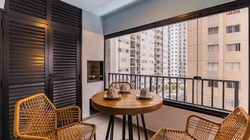 Family Apartment, Kitchen, Resort View | Dining