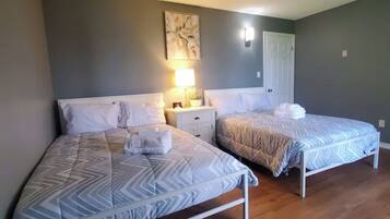 3 bedrooms, iron/ironing board, free WiFi, bed sheets