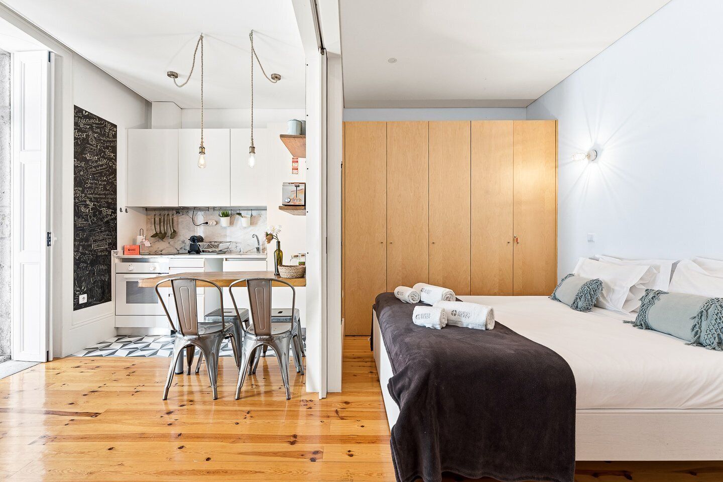 1 bedroom, desk, iron/ironing board, internet
