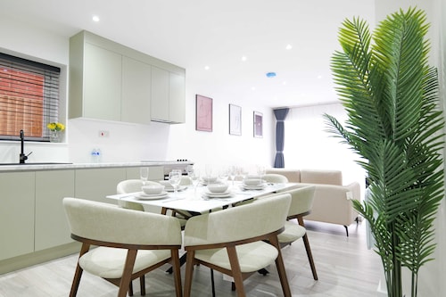 The Wembley Chic Retreat 3 Bed Flat 