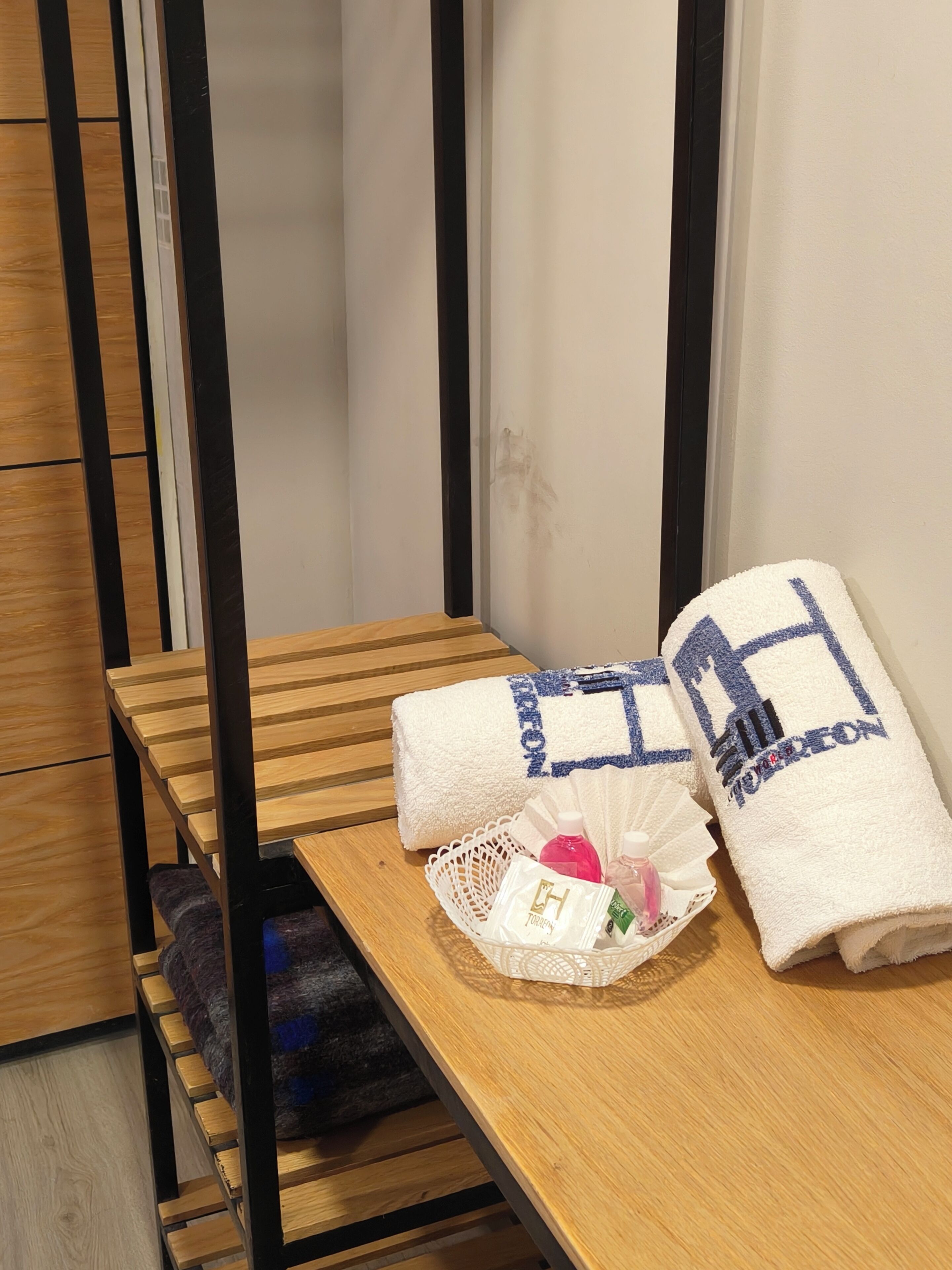 Standard Room | Laptop workspace, free WiFi