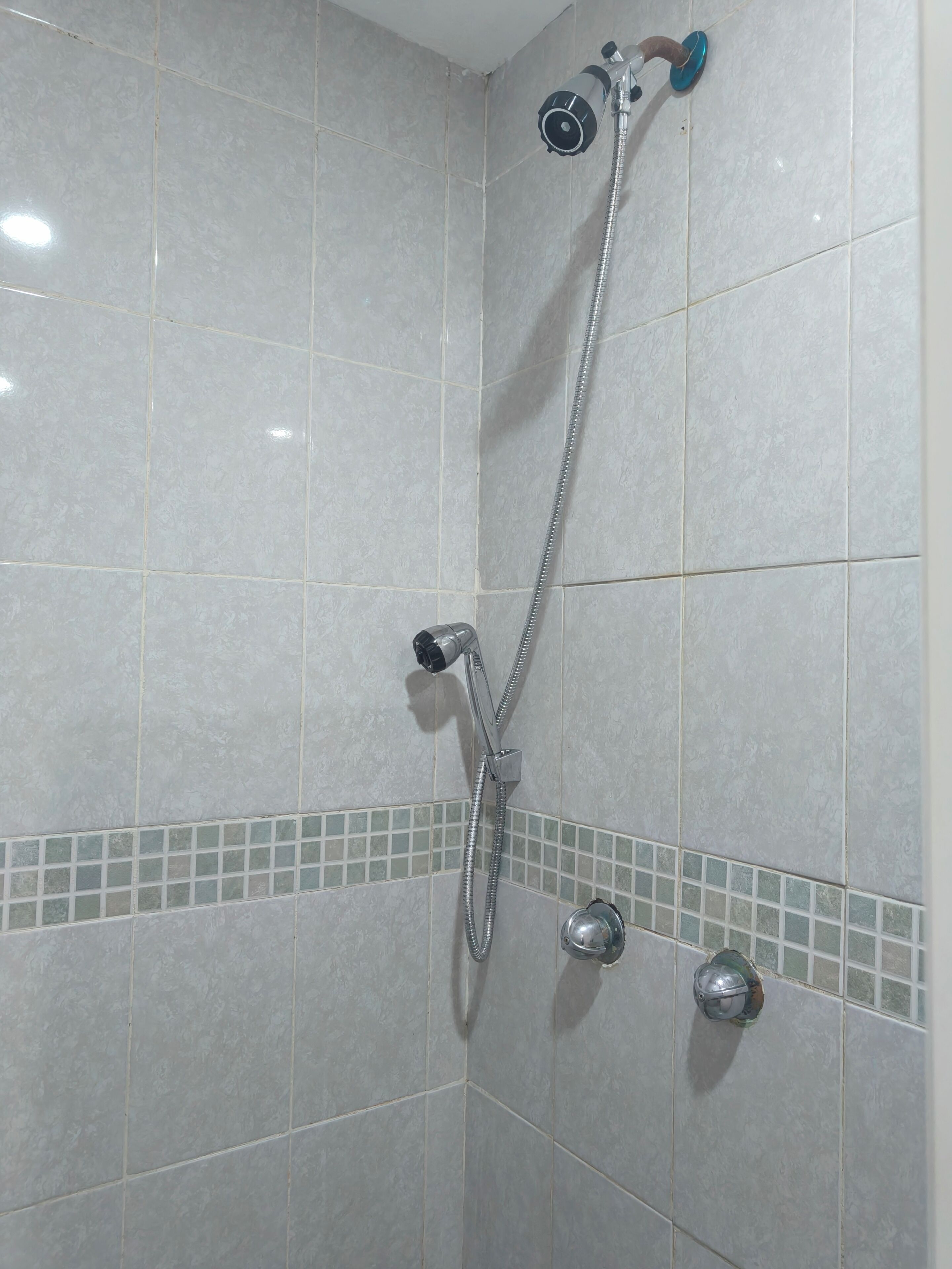 Standard Room | Bathroom | Shower, hair dryer, towels, soap