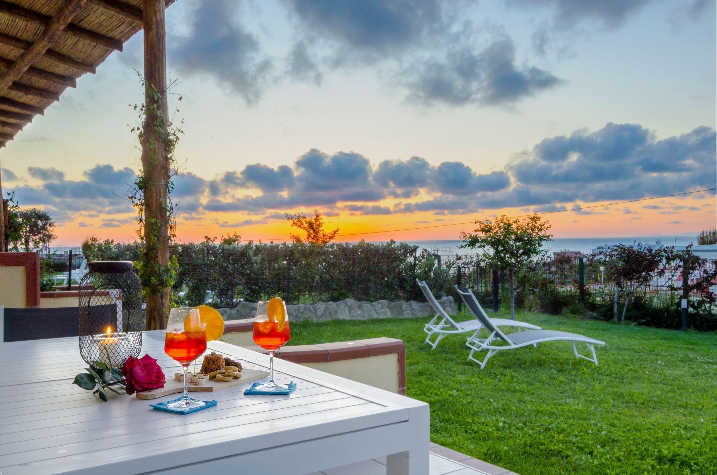 Căn hộ phong cách cổ điển, 1 phòng ngủ, quang cảnh một góc biển | Hiên