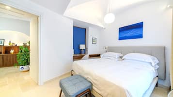 Una cassaforte in camera, tende oscuranti, insonorizzazione