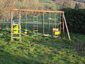 Children’s area - La P'tite Chaumière In the heart of the Livradois forez park Pets welcome (Domaize)