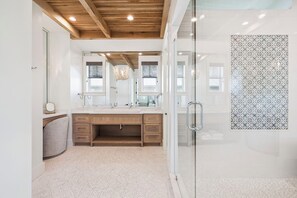 Shower, hair dryer, towels - Anna Blue| Watercolor | Private Pool | Bikes (Watercolor)