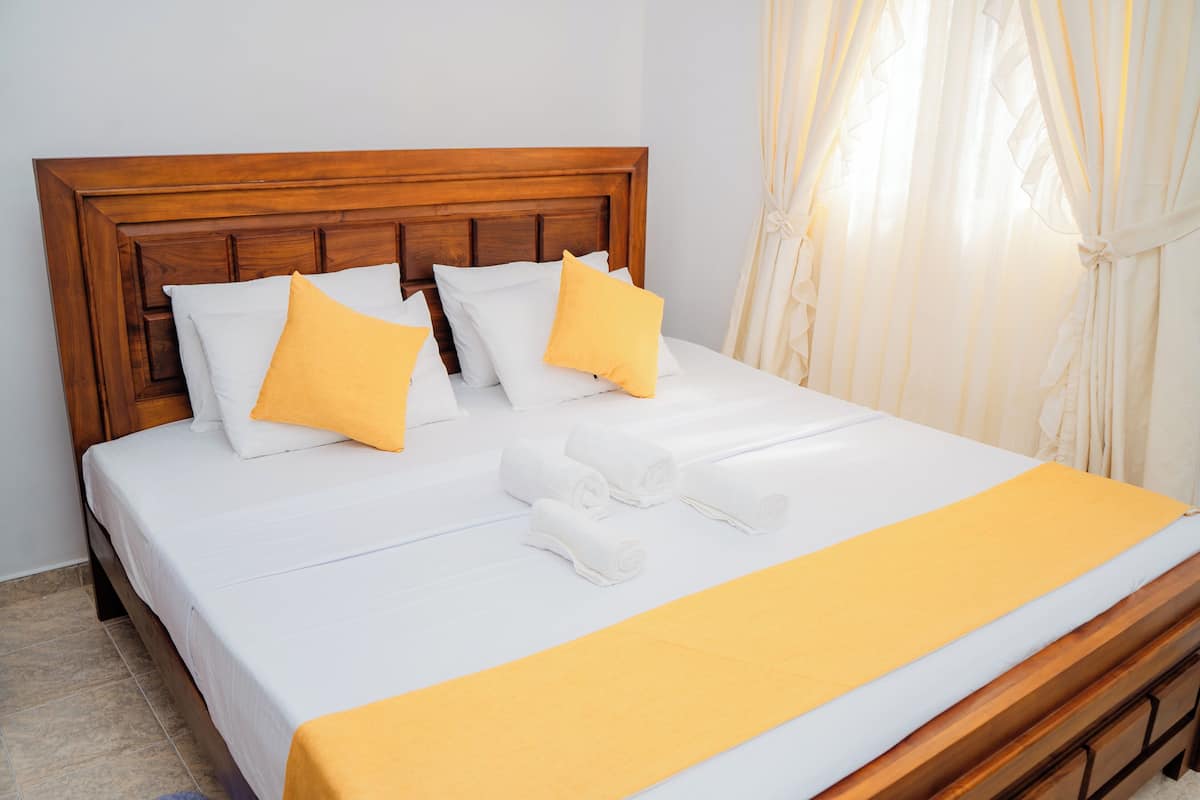 Double Room | Desk, iron/ironing board