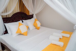 วิลล่า | โต๊ะทำงาน, เตารีด/โต๊ะรีดผ้า