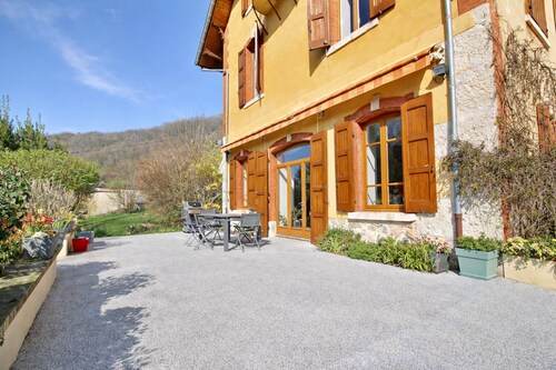 Beautiful house 240 m2 with swimming pool - 6 Bedrooms - Park 5500m2