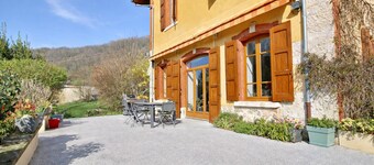 Beautiful house 240 m2 with swimming pool - 6 Bedrooms - Park 5500m2