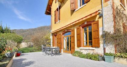 Beautiful house 240 m2 with swimming pool - 6 Bedrooms - Park 5500m2