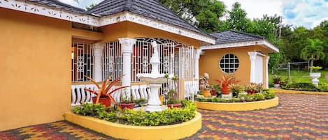 Villa | Property grounds