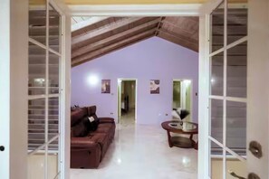 Interior - Paradise Oasis (Tower Isle)