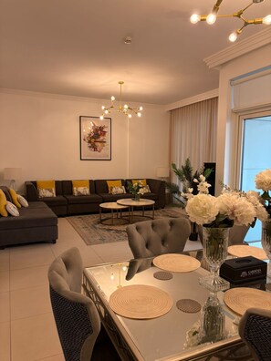 Interior - Luxury Beachfront 3BR in Al Bateen Residences - Private Beach & Marina Sea View (Dubai)