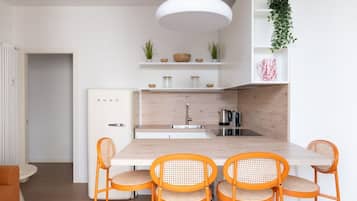 Kühlschrank, Geschirrspüler, Hochstuhl