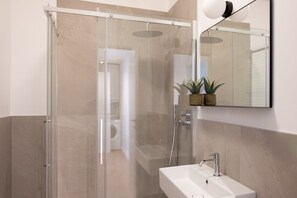Shower, bidet, towels, shampoo - Wonderful two-room apartment Naples Square - Mirable PM (Milano)