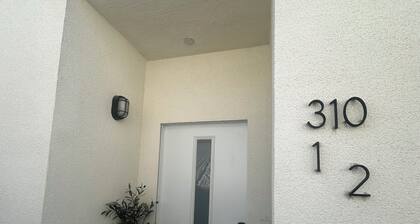 Brand new 6 bedroom 4 bath 8 beds 4 parkg 16+ppl central air, all new