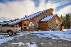 Exterior - New Listing! Ski In/Walk to the Lift (Breckenridge)
