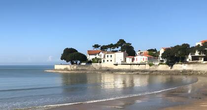 Charming Room with Pool and Garden – Breakfast Included