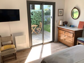 WiFi, bed sheets - Charming Room with Pool and Garden – Breakfast Included (Saint-Palais-sur-Mer)