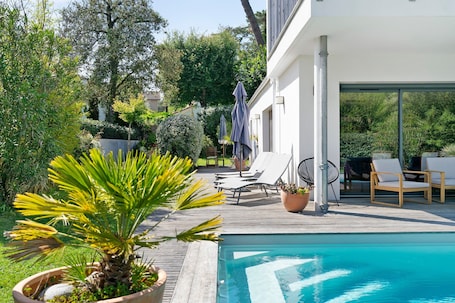 Pool. Charming Room with Pool and Garden – Breakfast Included