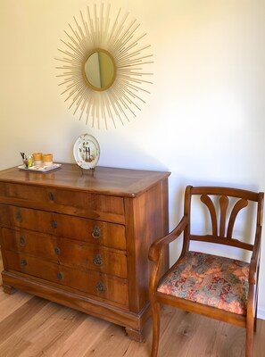 Interior - Cozy Room with Terrace and Pool – Breakfast Included (Saint-Palais-sur-Mer)