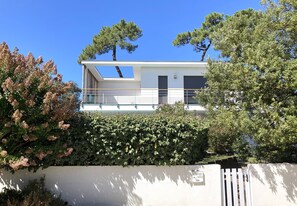 Exterior - Cozy Room with Terrace and Pool – Breakfast Included (Saint-Palais-sur-Mer)