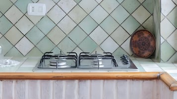 Kühlschrank, Ofen, Herdplatte, Wasserkocher