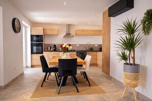 Dining - ✨ Ecrin Bohême ⭐⭐⭐⭐ jacuzzi cosy Montélimar 💦 (Montélimar)