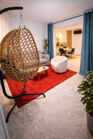 Unclassified image, 5 of 10, button