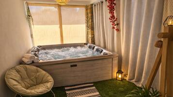 Indoor spa tub