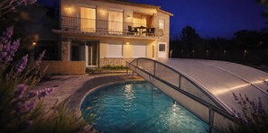 Unclassified image, 3 of 10, button