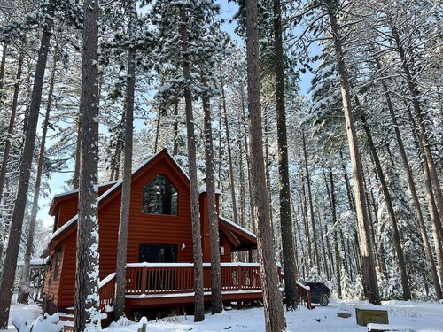 Cabin Retreat with Sauna, Trails and Lake Access
