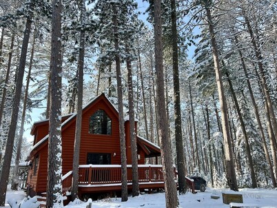 Cabin Retreat with Sauna, Trails and Lake Access