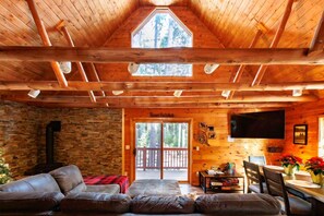 Télévision, cheminée