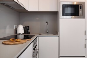 Apartemen Superior, pemandangan kota | Dapur pribadi | Lemari es, microwave, oven, dan kompor