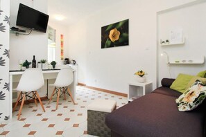 TV - Stylish Apartment Concept II  in Poreč near the sea (Porec)