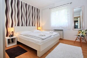1 bedroom, free WiFi, bed sheets - Stylish Apartment Concept II  in Poreč near the sea (Porec)