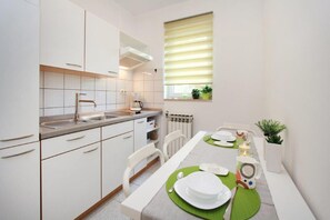 Fridge - Apartment Concept II in Poreč with Terrace & Parking (Porec)
