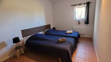 BĂŒgeleisen/BĂŒgelbrett, WLAN, BettwĂ€sche