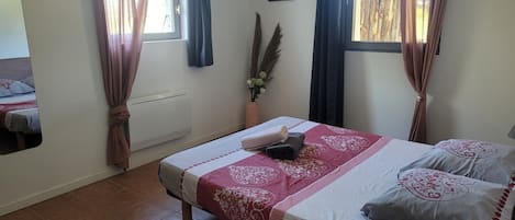 Iron/ironing board, WiFi, bed sheets