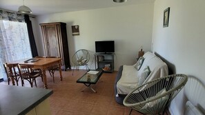 Télévision, table de tennis de table